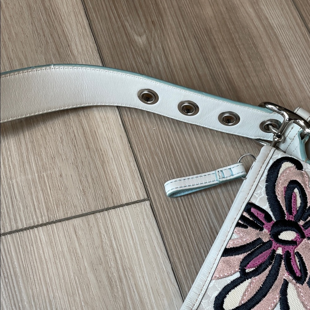 Coach Floral Embroidered Cream Shoulder Bag - Picture 12 of 16